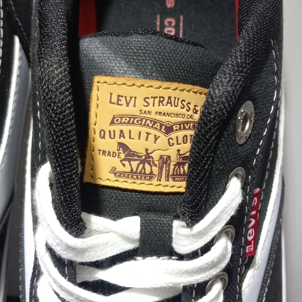 LEVIS CANVAS SNEAKERS
